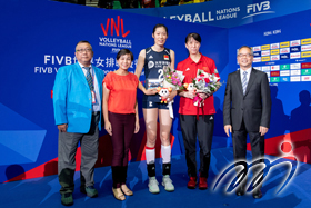大會致送紀念品予各球隊以感謝他們出席「FIVB世界女排聯賽香港2019」賽事，並祝願各隊於其他分站能夠奪得好成績。