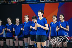中國女排備戰之餘，亦不忘與香港女子排球青少年隊及本地青少年分享心得及切磋球技。