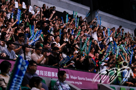 Spectators are enjoying very much watching matches.