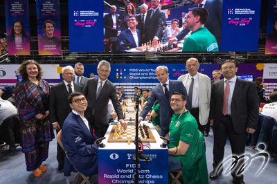 文化体育及旅游局副局长刘震先生与国际棋联主席德沃尔科维奇（Arkady Dvorkovich）先生一同主持开棋礼，为赛事揭开序幕。