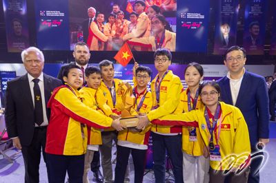 FIDE世界业余团体快棋国际象棋锦标赛由越南棋手组成的Golden Stars夺得冠军。