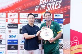 George Tsoi presenting the Plate Champions Award to team South Africa