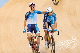 LEUNG Chun-wing and LEUNG Ka-yu, Hong Kong representatives, team up in the Team Pursuit Race.