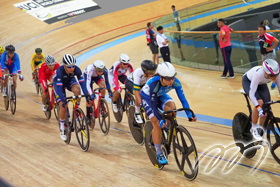 DIAO Xiaojuan is overtaking others in the Scratch Race.