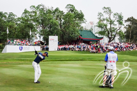 Aaron Rai approaching the 10th Green in the Final Round on his way to winning the 2018 Honma Hong Kong Open.