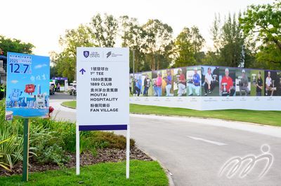 「領展香港高爾夫球公開賽2025」賽事期間各處懸掛橫幅與海報，以積極鼓勵香港市民參與即將舉行的立法會選舉投票。