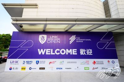 「領展香港高爾夫球公開賽2025」為期四天，而「M」品牌的宣傳品遍布粉嶺球場每個角落。