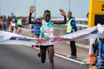 Grace Loibach Nawowuna from Kenya won the Women's Overall champion with 1:07:56.