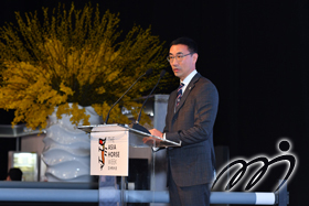 Mr Michael LEE, President of the Hong Kong Equestrian Federation (HKEF), delivers his presentation at the inaugural Asia Horse Week on the theme of “Riding the Wave of Beijing 2008”.