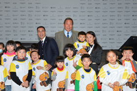 (Back row: from left) Mr. Michael LEE, President of the HKEF; Dr. Simon IP, Chairman of the HKJC and Ms Angela KONG, Secretary General of the HKEF, walk the course with 20 school children.