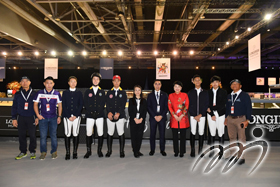 Five Asian Junior riders compete at the first HKJC Asian Junior Challenge and HKJC Asian Junior Grand Prix on 16 February 2019 and 17 February 2019 respectively during the Masters, including Jiaxian Cao from China Guangdong (second from left), Vincent Capol and Edgar Fung from Hong Kong (seventh and third from left respectively), Tzu-Yen Lin from Chinese Taipei (first from right) and Muhammad Akbar Kurniawan from Indonesia (second from right). They took a picture with Mrs. Cherry Tse, Permanent Secretary for Home Affairs (fourth from right). 