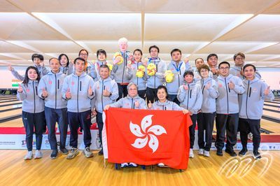 中國香港隊在男女子個人賽視障組別贏得獎牌後的全隊合照
