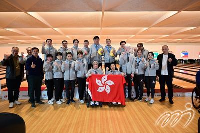 Group photo of Mr. Wilfred Ng and Hong Kong, China Team