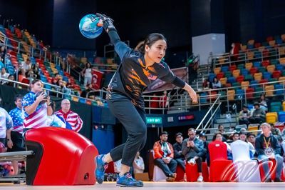 女子队制5人赛: 马来西亚队的罗丝兰与美国队在女子队制5人赛决赛中展开角逐。