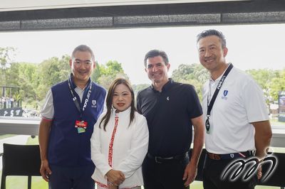 Secretary for Culture, Sports and Tourism Rosanna Lau is joined by Hong Kong Golf Club Captain Andy Kwok (left), LIV Golf CEO Scott O'Neil and Hong Kong Golf Club Vice-Captain Bryant Lu