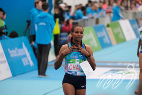 Gulume Tollesa CHALA from Ethiopia successfully defends her championship title in the Women's Marathon and breaks the record.