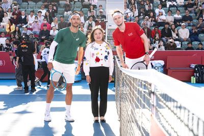 Singles Finals Coin Toss Guest: Miss LAW Shuk Pui, Rosanna, JP, Secretary for Culture, Sports and Tourism Bureau