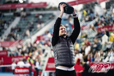 Prize Presentation - Singles Finals Champion Prize Presenter: Miss LAW Shuk Pui, Rosanna, JP, Secretary for Culture, Sports and Tourism Bureau