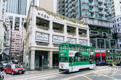 世界頂尖球手乘坐香港標誌性的電車，展開一場別開生面的城市之旅。