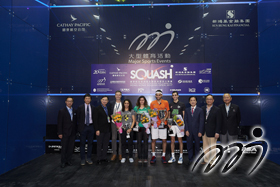 The champions and the first runners-up of the men's and women's finals are taking a photo with prize presenters.
