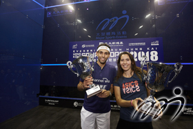 Mohamed Elshorbagy (left) and Joelle King (right) took a celebratory photo together after the prize presentation ceremony.