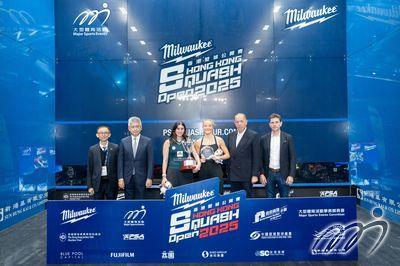 （左起）中國香港壁球總會副主席黃英敏先生 、文化體育及旅遊局副局長劉震先生JP、女子組冠軍舒雅賓妮、亞軍奧利維亞、大型體育活動事務委員會主席吳守基先生GBS, MH, JP及冠名贊助商創科實業有限公司副主席Stephan Horst Pudwill於賽後合照。