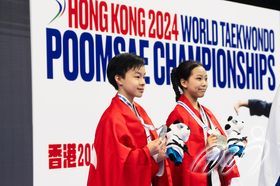 The third-place winners in the Recognized Poomsae Pair Cadet - the Hong Kong, China Taekwondo Poomsae Team (From left) NG Kadence and WONG Yat Tung