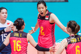 ZHU Ting (centre), captain of the China team and a powerful player, leads the team to victory.