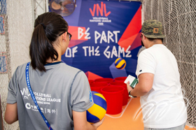 The public engaged in a selection of game booths at the VNL2018HK volleyball carnival.