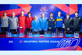 Mr. NG Wilfred, SBS, JP, President of the VBAHK (fifth from the right) and Mr. CHANG Thomas, Competition Director (fifth from the left) of the Organizing Committee of VNL2018HK took a group photo with head coaches and player representatives of the four participating teams during the pre-match press conference.