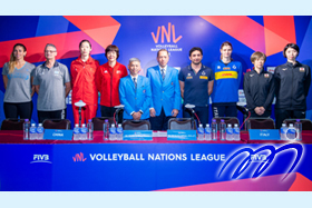 Mr. NG Wilfred, SBS, JP, President of the VBAHK (fifth from the right) and Mr. CHANG Thomas, Competition Director (fifth from the left) of the Organizing Committee of VNL2018HK took a group photo with head coaches and player representatives of the four participating teams during the pre-match press conference.