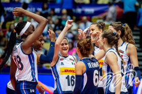 Italy gave an outstanding performance and cruised to a 3-1 (25-18, 25-14, 16-25, 25-18) victory over China.