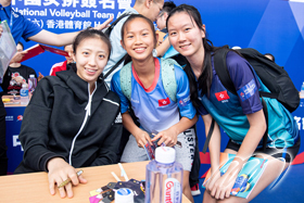 China Women's National Volleyball Team Players were signing autographs for their fans at 'VNLHK2019'.