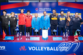 Mr. NG Wilfred, SBS, JP, President of the VBAHK (fifth from the right) and Mr. HO Chung-Ho, Executive Chairperson of Organizing Committee of VNLHK2019 (fifth from the left) took a group photo with head coaches and team captains of the four participating teams during the pre-match press conference.