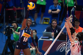 The first match was a fierce battle between Italy and Japan.  After three exciting sets, Italy was victorious over Japan with score 3-0 ( 25-21, 25-16, 25-22 ).