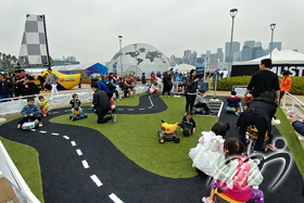 Public participate in the activities at the Race Village. Mrs Public participate in the activities at the Race Village..