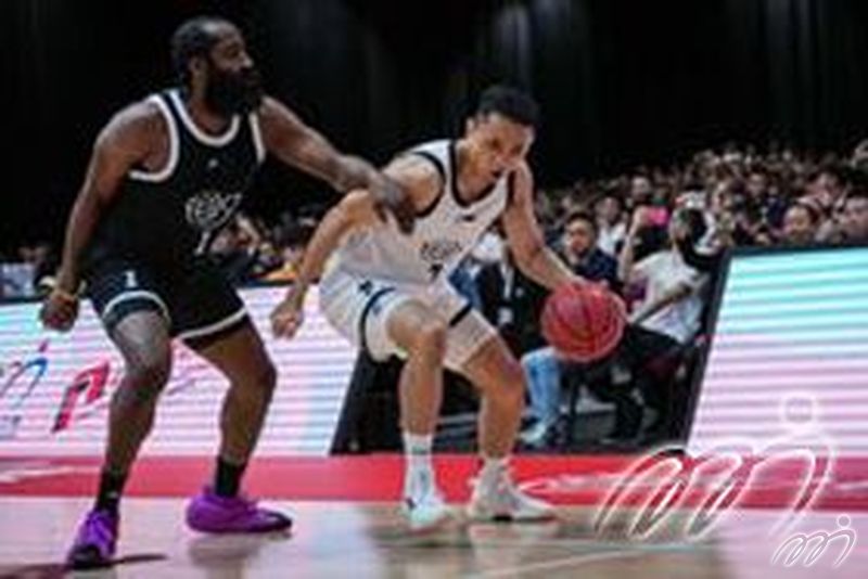 International Basketball All-Star Team and Chinese Basketball All-Star Team both put 100% themselves in the charity game.
