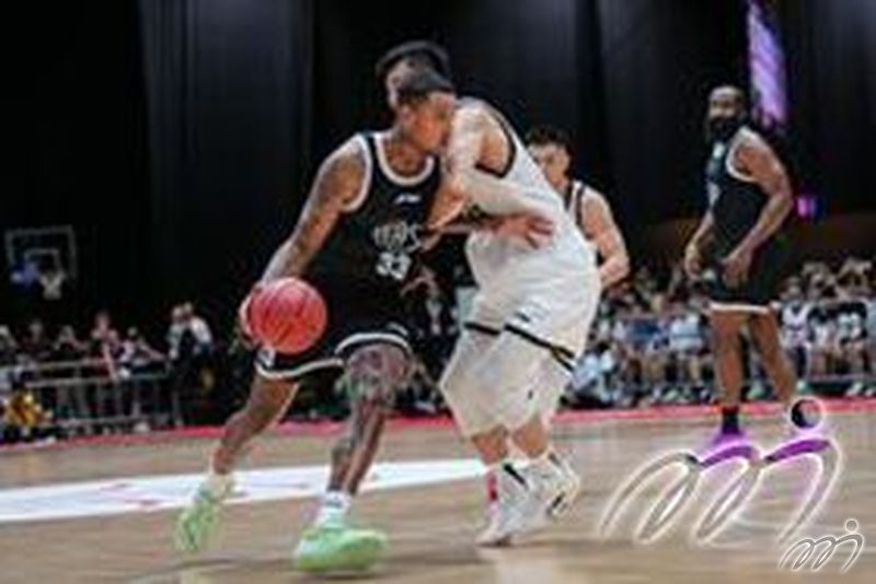 International Basketball All-Star Team and Chinese Basketball All-Star Team both put 100% themselves in the charity game.